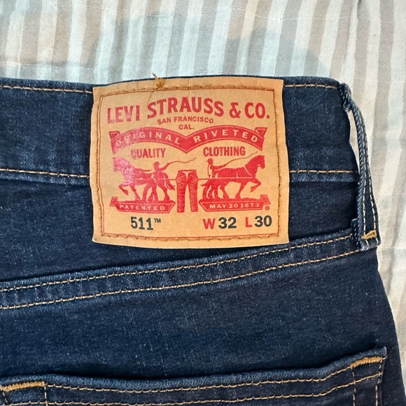 levi 511 dark wash 32 x 30 - Picture 3 of 3